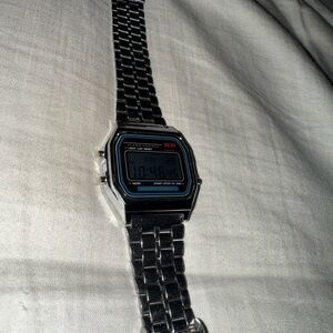 FOR SALE: Sleek Silver Watch.